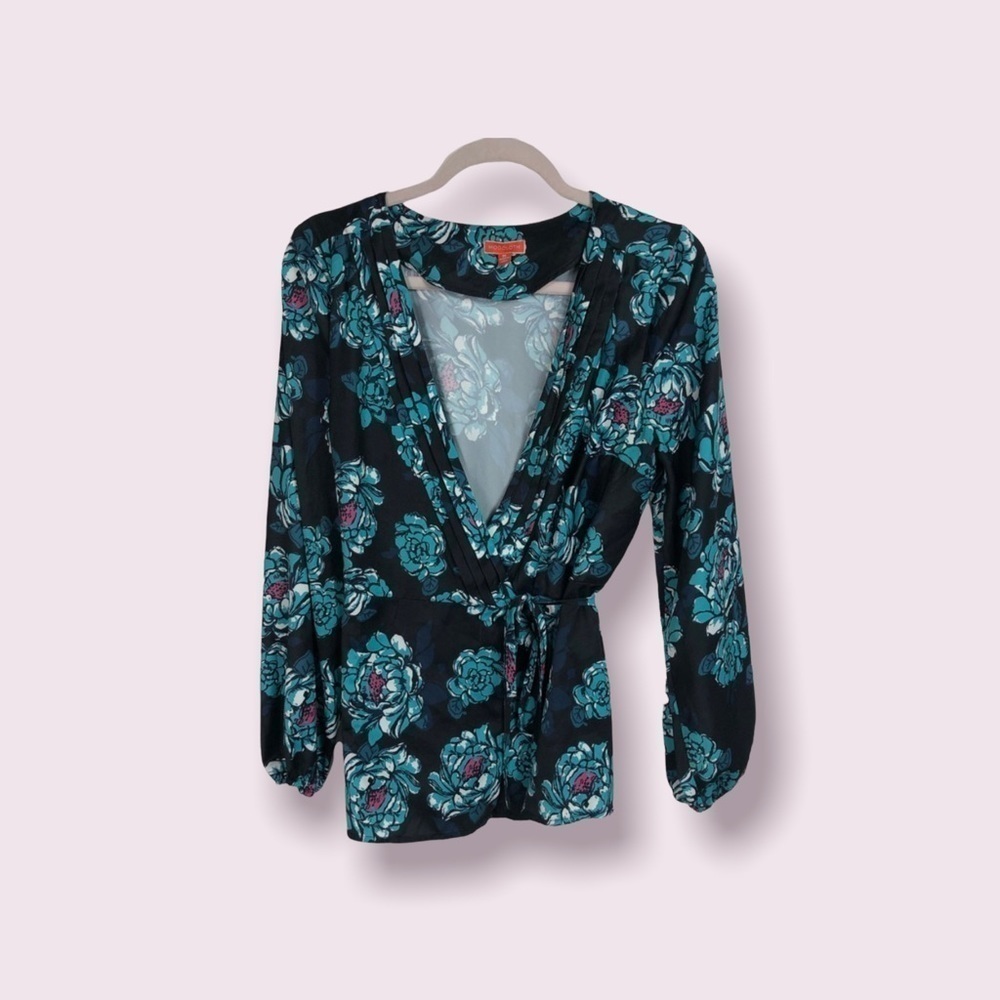 ModCloth‎ wrap top - Picture 2 of 10